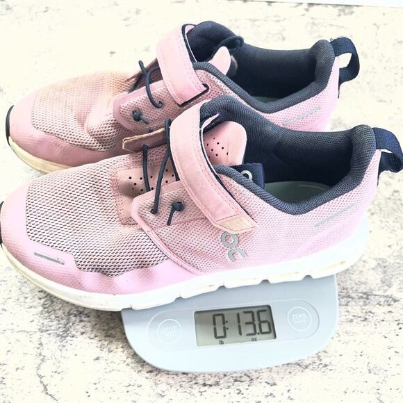 On Lace-Up Low Top Cloud Play Pink Mesh Sneaker Running Shoes Kids Size K3 - Picture 9 of 9